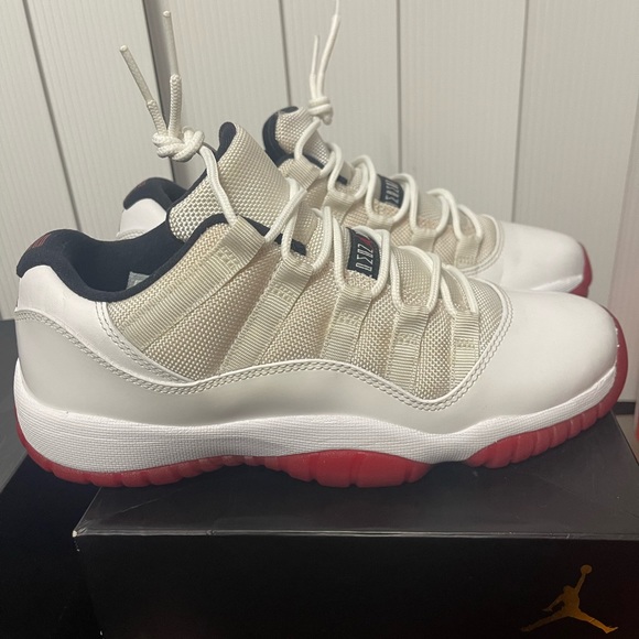 Jordan 11 - Picture 4 of 5